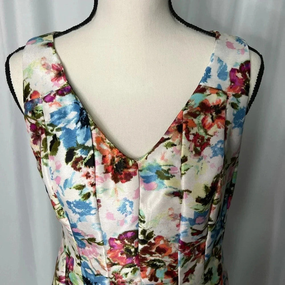 Madison Leigh Floral Pleated V-neck Swing Dress - size 6/8 - Picture 9 of 15